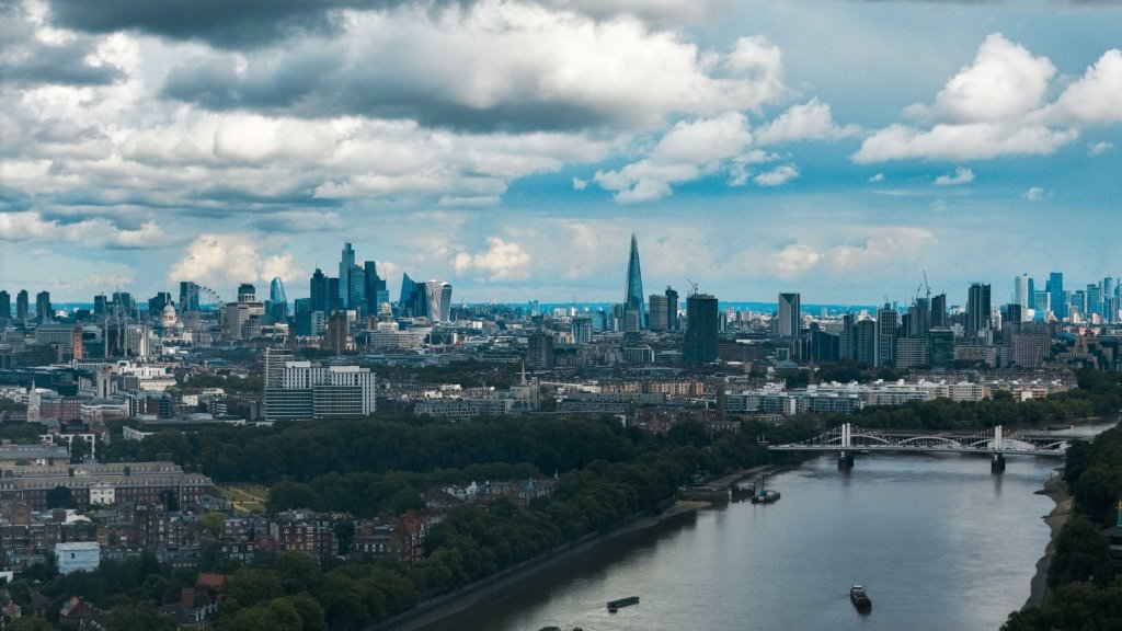 Aerial view of the London skyline and River Thames, representing UK buyers purchasing Dubai property